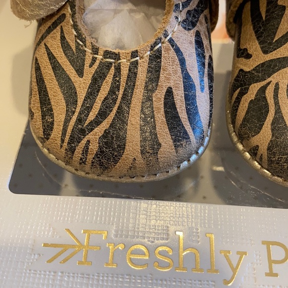 Freshly Picked newborn moccasins size 0 - Picture 4 of 6